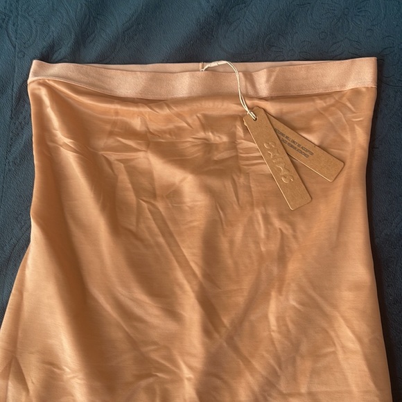 Skims mid thigh short shape wear - Picture 3 of 5